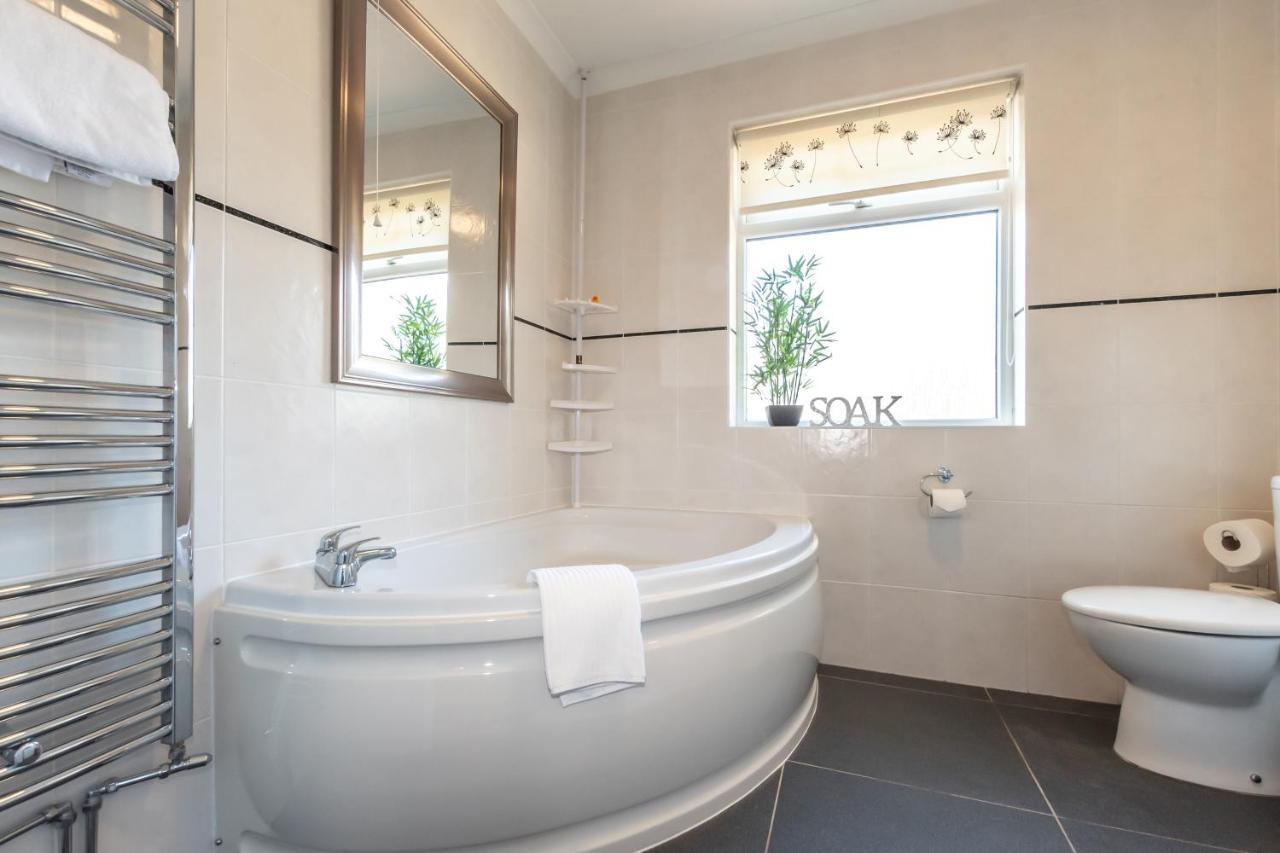 Cheerful 3-Bedroom Douglas House With Patio Southampton Luaran gambar