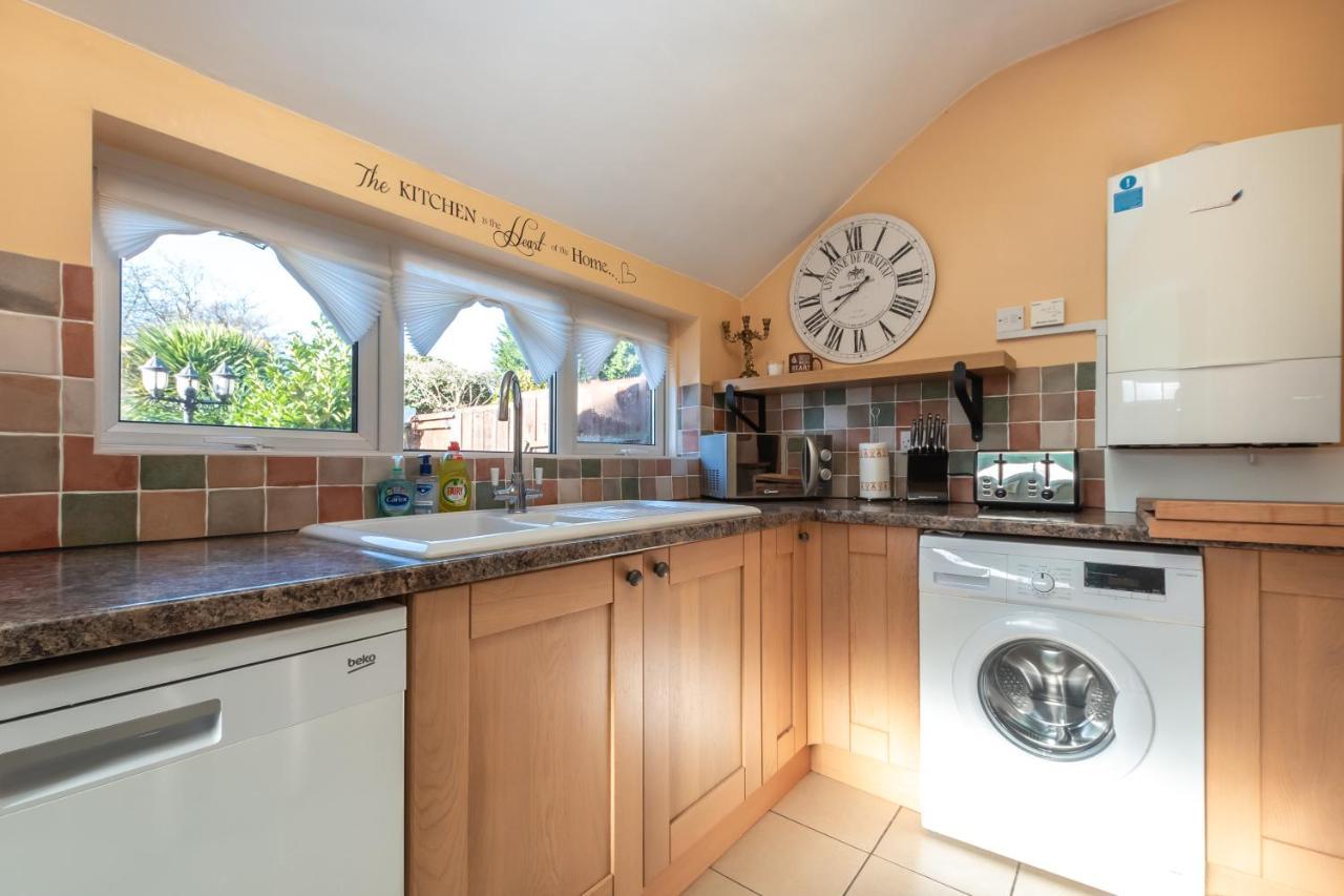 Cheerful 3-Bedroom Douglas House With Patio Southampton Luaran gambar