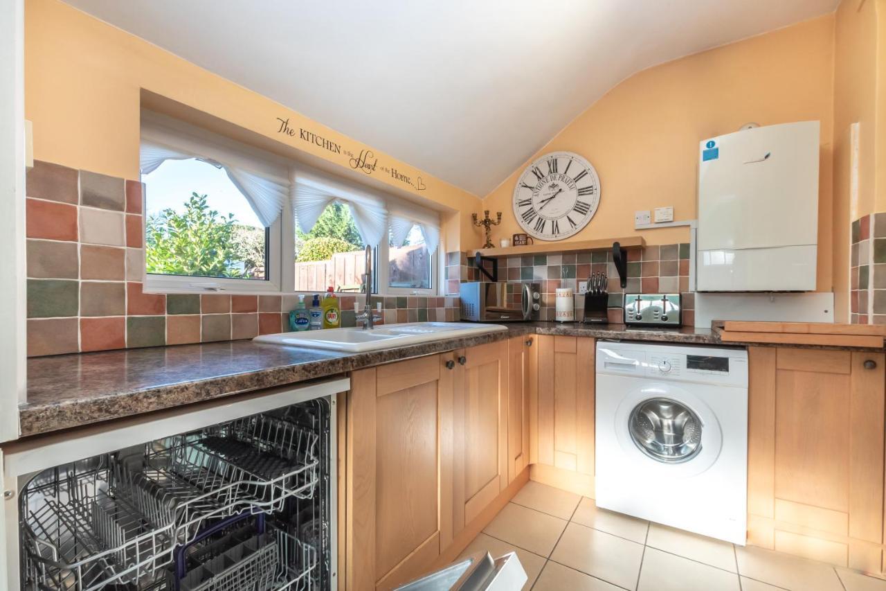 Cheerful 3-Bedroom Douglas House With Patio Southampton Luaran gambar